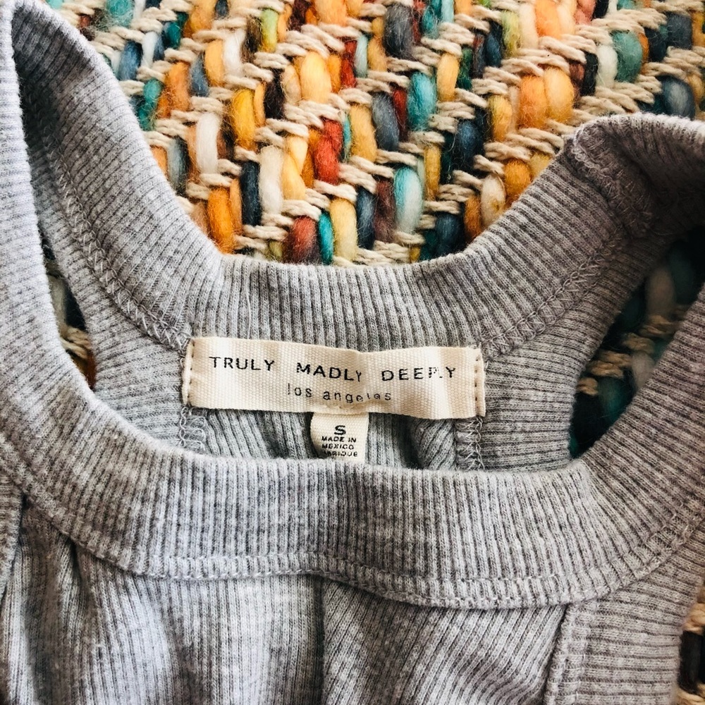 Cropped High-Neck Tank Top - Picture 2 of 2